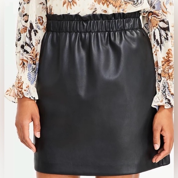 NWT LOFT Faux Leather Black Skirt medium - Picture 2 of 8